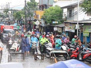 Evakuasi KA Bandara Soetta Masih Berlangsung, Lalin Poris Macet