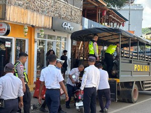 Polisi Angkut Puluhan Motor di Trotoar Jalan Soekarno-Hatta Labuan Bajo