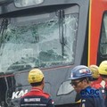 Penampakan Kereta Bandara Usai Tertemper Truk, Badan Oleng-Kaca Pecah