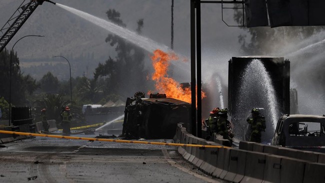 Potret Kecelakaan Maut Truk Gas Meledak di Tol, 50 Kendaraan Rusak