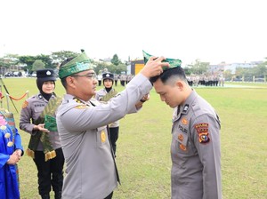 Merawat Adab Melayu, Personel Polda Riau Wajib Pakai Tanjak Tiap Jumat