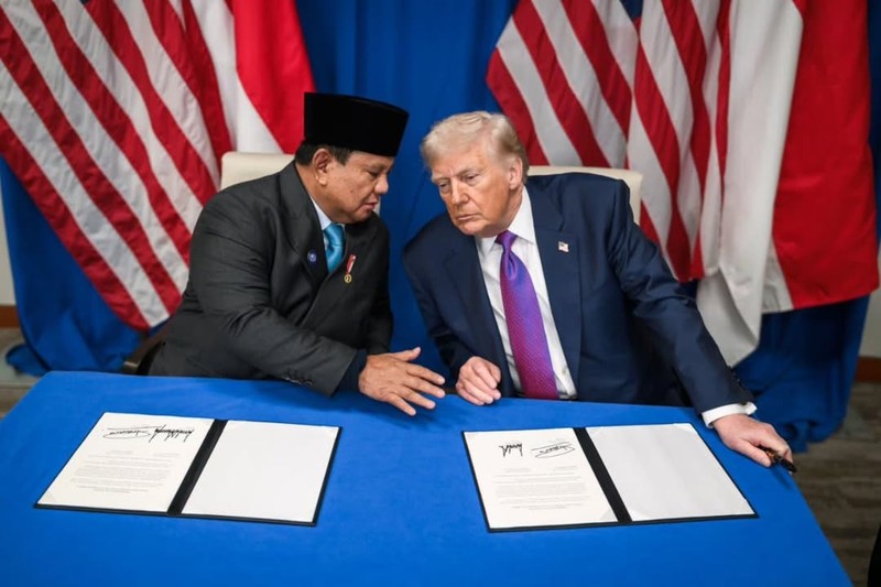 Presiden Prabowo Subianto dan Presiden AS Donald Trump resmi menandatangani tarif perdagangan resiprokal kedua negara. Salah satu isinya ialah mengenakan tarif dagang 0% untuk sejumlah produk, Kamis (19/2/2026). (Dok. Media Sosial Sekretariat Kabinet)