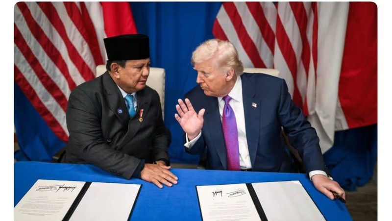 Presiden Prabowo Subianto dan Presiden AS Donald Trump resmi menandatangani tarif perdagangan resiprokal kedua negara. Salah satu isinya ialah mengenakan tarif dagang 0% untuk sejumlah produk, Kamis (19/2/2026). (Dok. Media Sosial Sekretariat Kabinet)