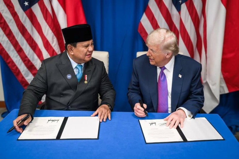 Presiden Prabowo Subianto dan Presiden AS Donald Trump resmi menandatangani tarif perdagangan resiprokal kedua negara. Salah satu isinya ialah mengenakan tarif dagang 0% untuk sejumlah produk, Kamis (19/2/2026). (Dok. Media Sosial Sekretariat Kabinet)