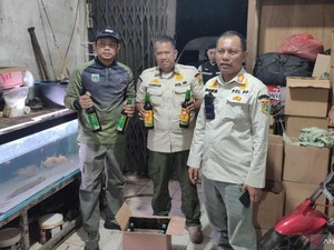 Razia Ramadan, Satpol PP Sita 2.105 Botol Miras Ilegal di Jakbar