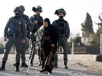 Potret Ribuan Warga Palestina Tertahan Saat Mau Jumatan di Al-Aqsa