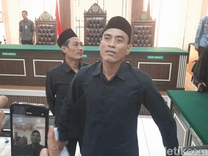 Aksi Pentolan AMPB Botok Siram Air ke Hakim PN Pati Tuai Kecaman