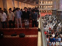 Umat muslim mengikuti salat Tarawih Ramadan 1447 Hijriah di Masjid Istiqlal, Jakarta, Kamis (19/2/2026). (CNBC Indonesia/Faisal Rahman)