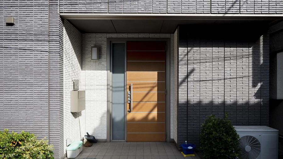 Ilustrasi pintu depan rumah. (Dok. Freepik)