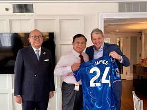 Prabowo Dapat Jersey Reece James saat Bertemu Pemilik Chelsea di AS