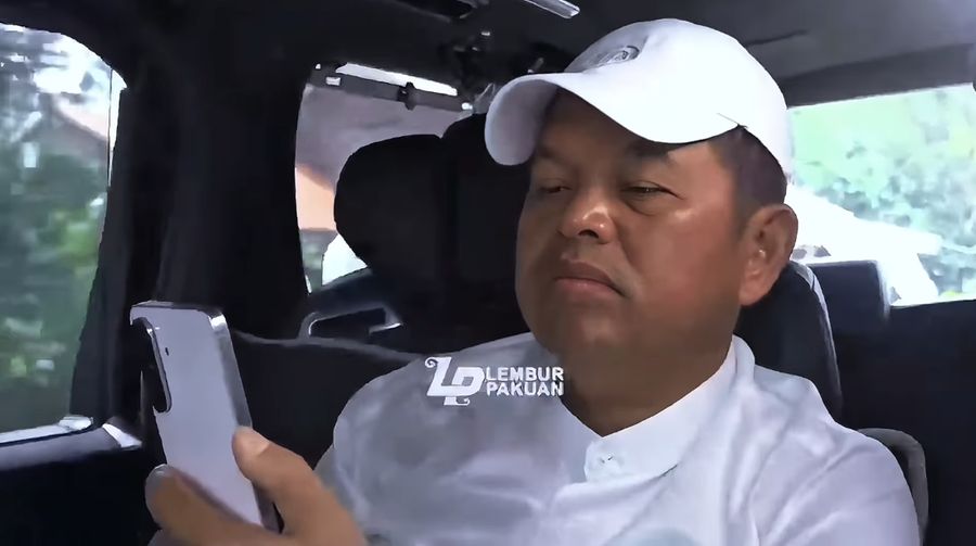 Suster Ika melakukan melakukan video telepon dengan Gubernur Jawa Barat, Dedi Mulyadi terkait pendampingan warga Jawa Barat yang menjadi korban dugaan Tindak Pidana Perdagangan Orang  (TPPO) di Sikka, Maumere, NTT. (Instagram/dedimulyadi71)