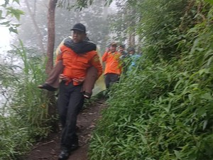 Alami Hipotermia, Remaja Asal Gianyar Dievakuasi dari Gunung Abang