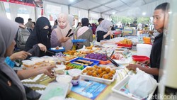 Ramadan Tiba, Halaman Masjid Raya Mujahidin Pontianak Jadi Arena War Takjil