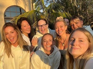 Hilary Duff Akhirnya Buka Suara Soal Drama Grup Ibu-ibu Toksik
