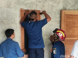 Batita Terkunci di Rumah, Damkar Klaten Evakuasi Lewat Jendela