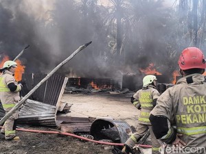 Polisi Usut Penyebab Kebakaran Gudang BBM di Pekanbaru Milik Pecatan TNI AU