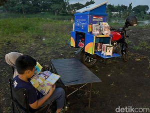 Meski Gerimis, Ngabuburead di Taman Brantas Kediri Tetap Ramai