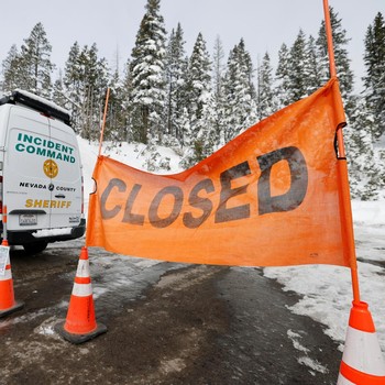 Longsor Salju Mematikan Kubur Rombongan Pemain Ski, 9 Tewas