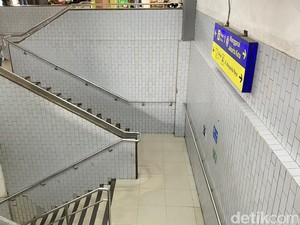 Warga Keluhkan Akses Stasiun Depok Baru Cuma Tangga: Jadi Engap Banget