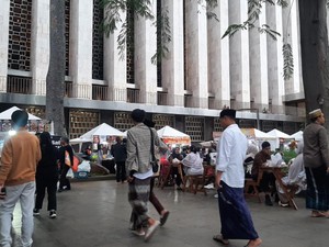 Hangatnya Suasana Ngabuburit dan Buka Puasa di Masjid Istiqlal