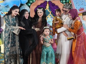 Beda Gaya Berkaftan Ashanty, KD & Geni Faruk, 3 Nenek di Ultah Ameena