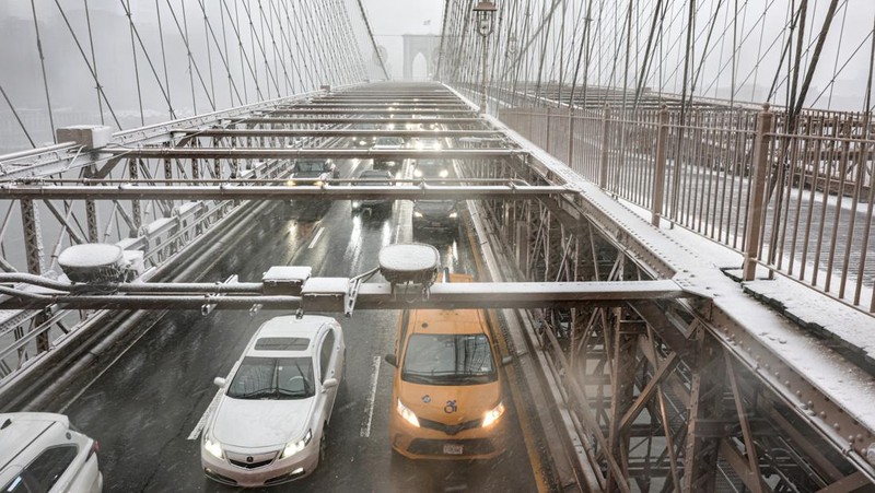 Badai salju musim dingin melanda Kota New York, Amerika Serikta (AS), MInggu (22/2/2026). (REUTERS/Jeenah Moon)