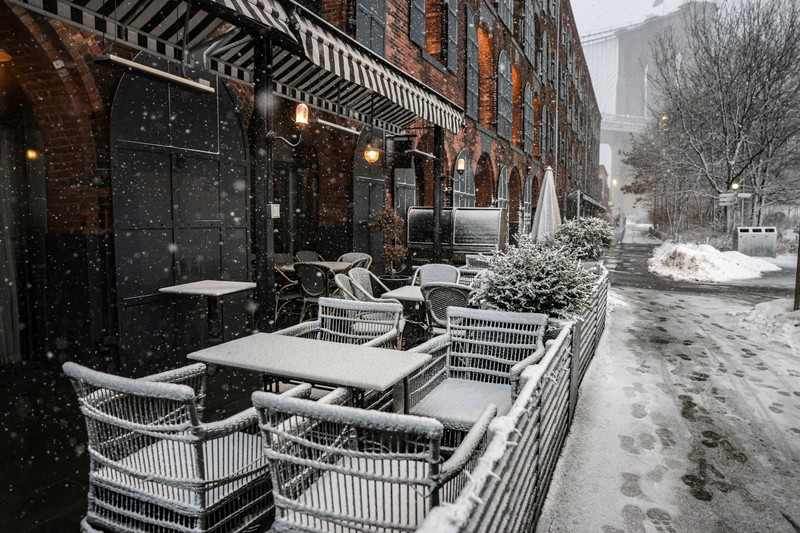 Badai salju musim dingin melanda Kota New York, Amerika Serikta (AS), MInggu (22/2/2026). (REUTERS/Jeenah Moon)