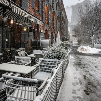 Potret Malapetaka Gulung AS, New York Lumpuh Dikepung Salju Tebal