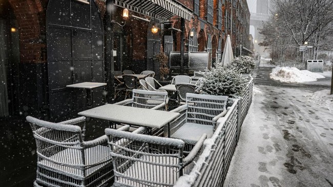 Potret Malapetaka Gulung AS, New York Lumpuh Dikepung Salju Tebal