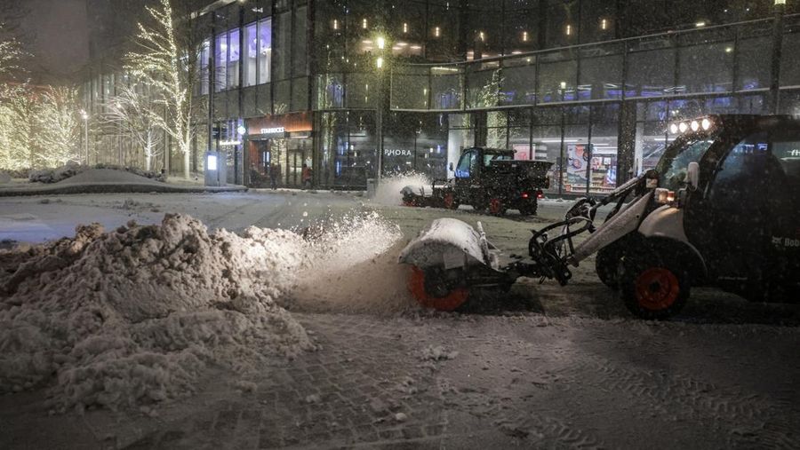 Badai salju musim dingin melanda Kota New York, Amerika Serikta (AS), MInggu (22/2/2026). (REUTERS/Jeenah Moon)