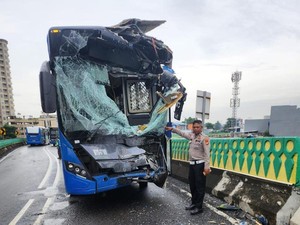 TransJ Tanggung Biaya Pengobatan 23 Korban Tabrakan Bus di Jalur Langit