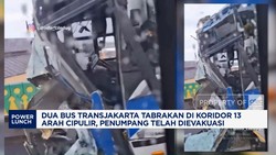 Video: Dua Bus Transjakarta Tabrakan di Koridor 13 Arah Cipulir