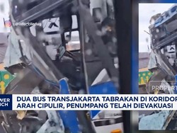 Video: Dua Bus Transjakarta Tabrakan di Koridor 13 Arah Cipulir