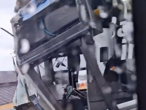 Video: Bus TransJ Koridor 13 Adu Banteng di Jalur Langit