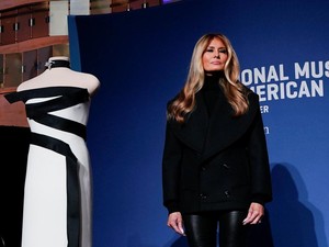 Melania Trump Bicara Kehebatan Fashion AS, Tapi Pakai Baju Brand Eropa