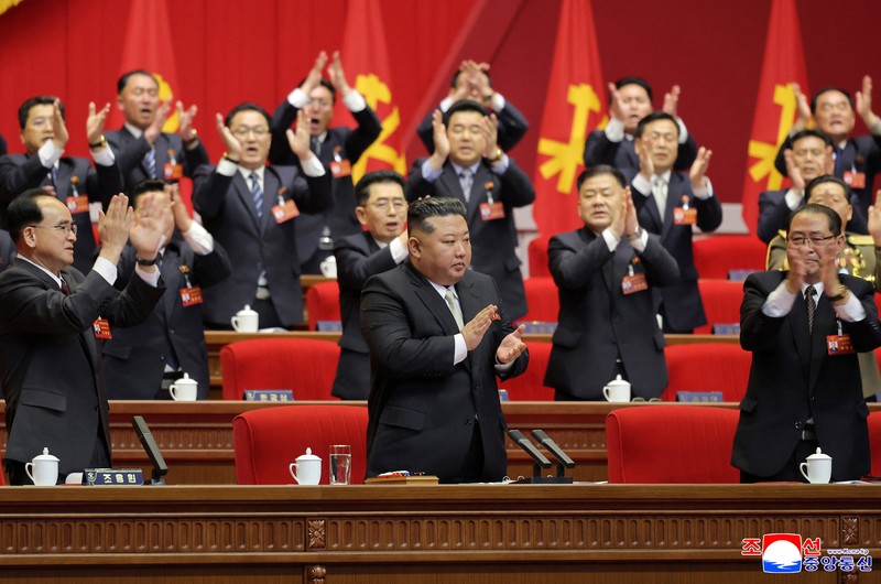 Pemimpin Korea Utara Kim Jong Un saat menghadiri Kongres Kesembilan Partai Buruh Korea (WPK) di mana ia terpilih kembali sebagai sekretaris jenderal, di Pyongyang, Korea Utara, 22 Februari 2026. (KCNA via REUTERS)