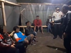 Polisi Gerebek Arena Judi Muncang di Garut, 8 Orang Ditangkap