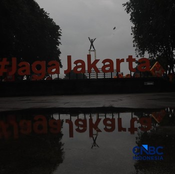 Jakarta Berawan Tebal, BMKG: Siaga Hujan Malam Hari-Awas Jalanan Licin