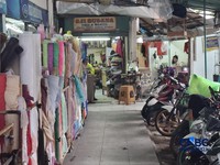 Musim Baju Lebaran Dimulai, Penjahit di Sunan Giri Curhat Begini