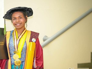 Masih 19 Tahun Sudah Lulus FK Unpad, Ini Kisah Stefani dari Papua