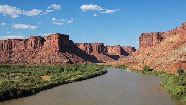 Keajaiban Sungai Mengalir Naik ke Gunung Simpan Misteri Masa Lalu
