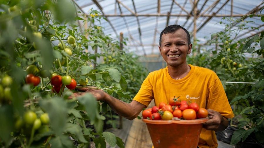 Wahyudin, pemuda kelahiran 1988 kembali ke kampung halamannya di Desa Kalongliud, Kecamatan Nanggung, Kabupaten Bogor (Dok Antam)
