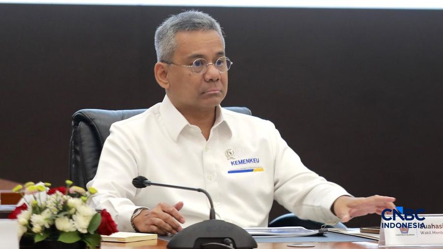 Wakil Menteri Keuangan RI, Suahasil Nazara menyampaikan pemaparan saat konferensi pers APBN KiTa di Kantor Kementerian Keuangan, Jakarta, Senin (23/2/2026). (CNBC Indonesia/Muhammad Sabki)