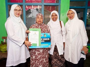 Bupati Banyuwangi Salurkan Program Wenak untuk Warung Rakyat