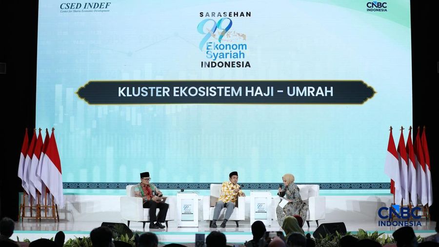 Direktur Jenderal Pengembangan Ekosistem Ekonomi Haji dan Umrah, Kementerian Haji dan Umrah RI, Jaenal Effendi saat menyampaikan pemaparan dalam Sarasehan 99 Ekonom Syariah: Sharia Investment Forum 2026 di Jakarta, Selasa (24/2/2026). (CNBC Indonesia/Tri Susilo)