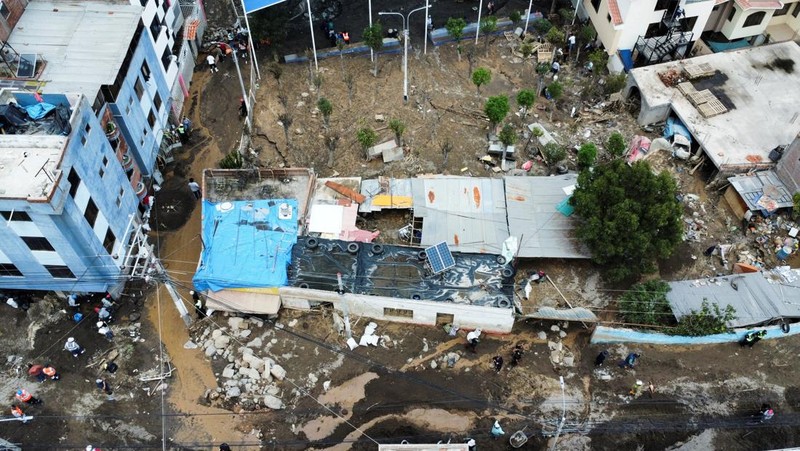 Kondii kerusakan akibat banjir bandang usai hujan lebat di Arequipa, Peru, Senin (23/2/2026). (REUTERS/Oswad Charca)