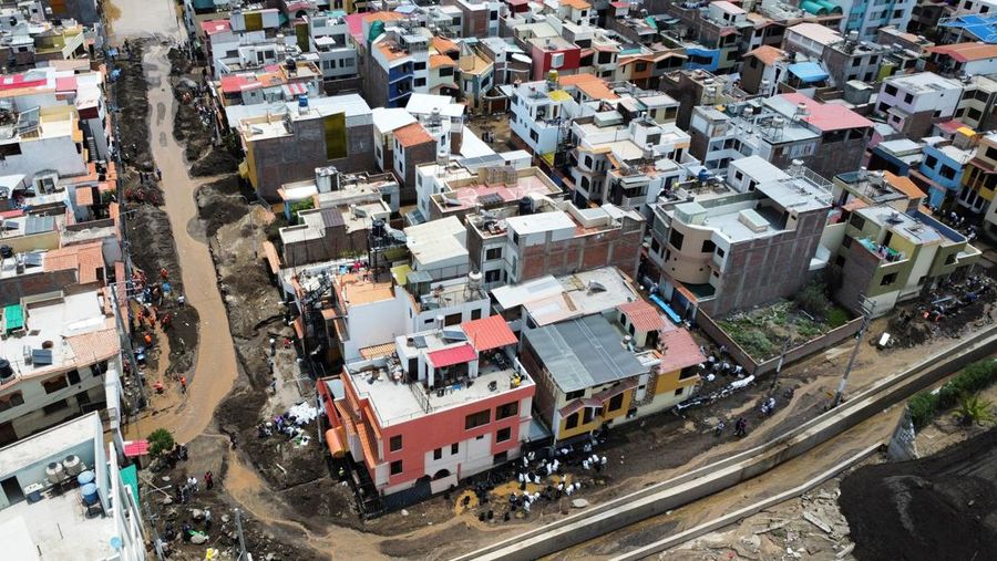 Kondii kerusakan akibat banjir bandang usai hujan lebat di Arequipa, Peru, Senin (23/2/2026). (REUTERS/Oswad Charca)