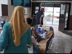 Banjir Rendam RSUD Lasinrang Pinrang, 30 Pasien Dievakuasi