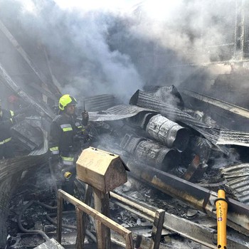 Potret Helikopter Perang Jatuh di Tengah Pasar, Terbakar Tanpa Sisa