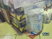 Bukan Cuma di Online, Air Zamzam 'Banjir' di Pasar Tanah Abang